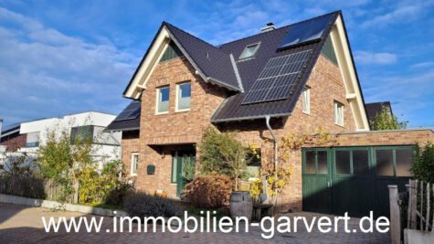 Großzügiges Familiendomizil! Junges, schönes Einfamilienhaus. Garten und Carport, ruhig in Groß Reken, 48734 Reken, Einfamilienhaus