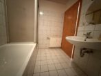 Charmante Dachgeschosswohnung mit Südbalkon – ideale Kapitalanlage oder perfektes Zuhause für Singles - Badezimmer