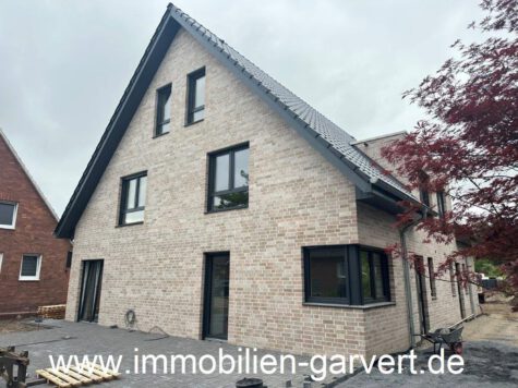 Vermietung – Neubau! Doppelhaushälfte mit Garten und Carport in ruhiger, stadtnaher Lage von Ahaus, 48683 Ahaus, Doppelhaushälfte