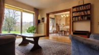 Zentrumsnah! Großzügiges Reihenhaus mit Garten, Loggia, Garage. Erbbaurechtsgrundstück. In Borken - Wohnzimmer