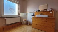 Großzügiges Einfamilienhaus mit Einliegerwohnung. Keller, Garage, Garten. Zentrumsnah in Borken - Einliegerwohnung Bad