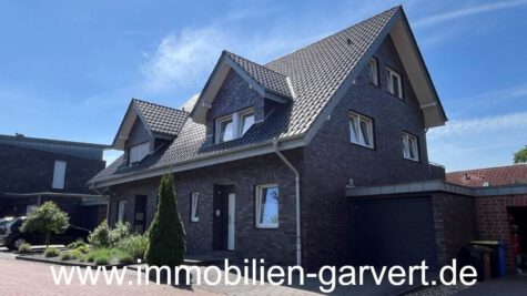 Generationenübergreifend wohnen! Doppelhaus mit 3 Wohnungen, 2 Carports und mehr in Groß-Reken, 48734 Reken, Haus