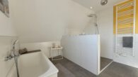 Vieles gemacht! Großzügiges Einfamilienhaus mit Garten, Balkon, Garage. Ruhig in Ramsdorf - Bad