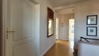 Vieles gemacht! Großzügiges Einfamilienhaus mit Garten, Balkon, Garage. Ruhig in Ramsdorf - Flur DG