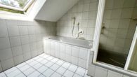 Zweifamilienhaus mit Garten, Balkon und Doppelgarage in Borken-Marbeck - DG-Bad