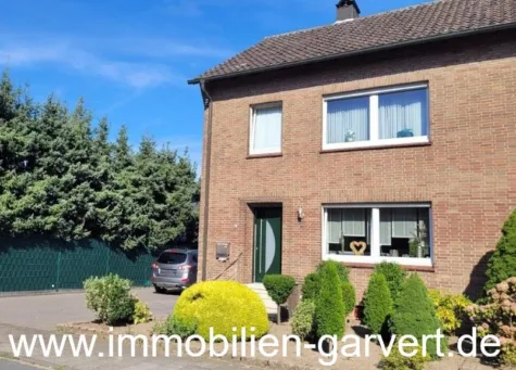 Platz für die Familie! Doppelhaushälfte auf Erbbaurechtsgrundstück, großer Garten, Garage, ruhige, zentrumsnahe Lage in Borken, 46325 Borken, Doppelhaushälfte