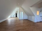 Vermietung - Helle 2-Zimmer-Dachgeschoss-Wohnung mit Garten in Borken-Marbeck (Außenbereich) - Wohnzimmer