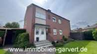 Zweifamilienhaus mit Doppel-Carport, Garage und Garten in Borken-Burlo - Erbbaurechtsgrundstück - Eingang Straße