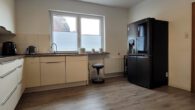 Renoviert mit Charme! Großzügiges Einfamilienhaus mit Garten, Balkon, Garage. Ruhige Lage in Ramsdorf - Küche