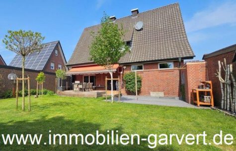 Renoviert mit Charme! Großzügiges Einfamilienhaus mit Garten, Balkon, Garage. Ruhige Lage in Ramsdorf, 46342 Velen, Einfamilienhaus
