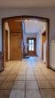 Renoviert mit Charme! Großzügiges Einfamilienhaus mit Garten, Balkon, Garage. Ruhige Lage in Ramsdorf - Hausflur