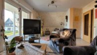 Mit Einliegerwohnung! Großes Einfamilienhaus mit Sommergarten, Doppelgarage, ruhig in Heiden - Wohnzimmer ELW