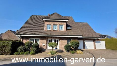 Mit Einliegerwohnung! Großes Einfamilienhaus mit Sommergarten, Doppelgarage, ruhig in Heiden, 46359 Heiden, Einfamilienhaus